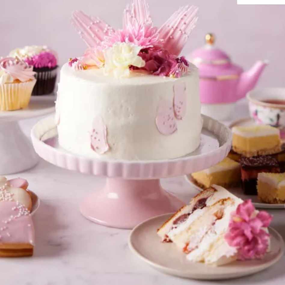 White Chocolate & Strawberry Sponge Cake